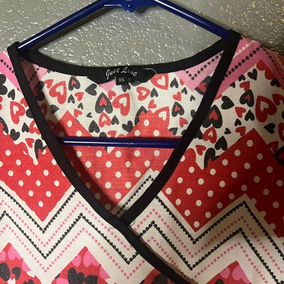 Just Love Hearts, Stars & Chevron Print Scrub Top - Size XS - Picture 2 of 4